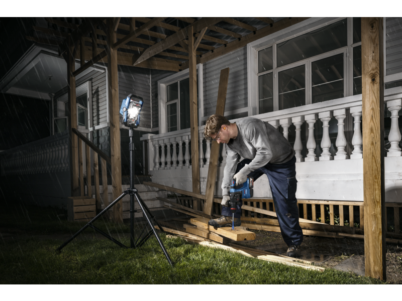 Brezžična svetilka Bosch za uporabo na gradbišču GLI 18V-3000, 06014A8100